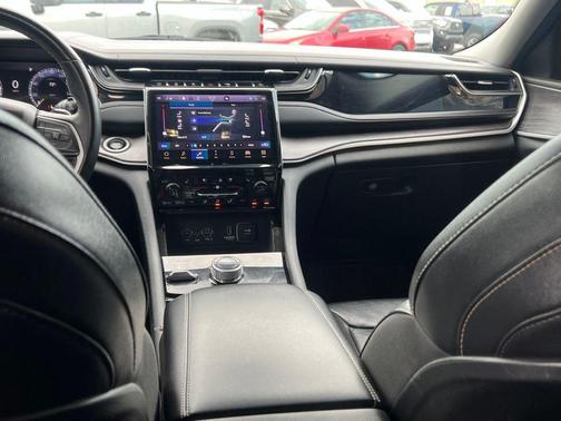 Bright White Clearcoat 2022 Jeep Grand Cherokee L Limited