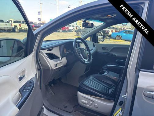 2017 Toyota Sienna LE