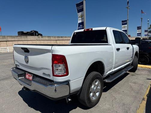 Bright White Clearcoat 2024 RAM 2500 Big Horn Crew Cab 4x4 6'4' Box
