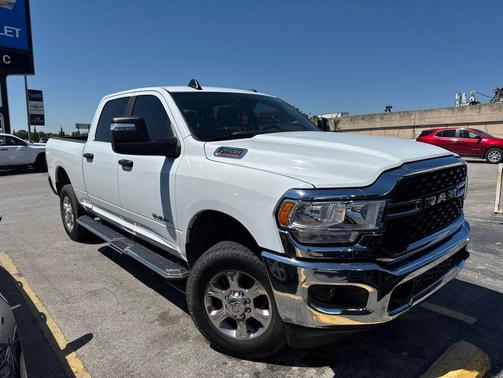 Bright White Clearcoat 2024 RAM 2500 Big Horn Crew Cab 4x4 6'4' Box