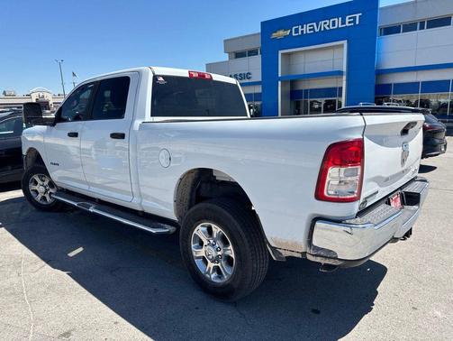 Bright White Clearcoat 2024 RAM 2500 Big Horn Crew Cab 4x4 6'4' Box