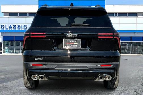 Mosaic Black Metallic 2026 Chevrolet Traverse LT