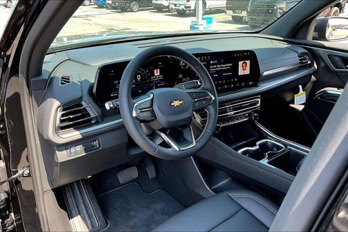 Mosaic Black Metallic 2026 Chevrolet Traverse LT