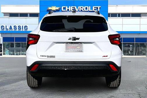 Summit White 2026 Chevrolet Trax FWD 2RS