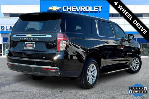 2024 Chevrolet Suburban LT
