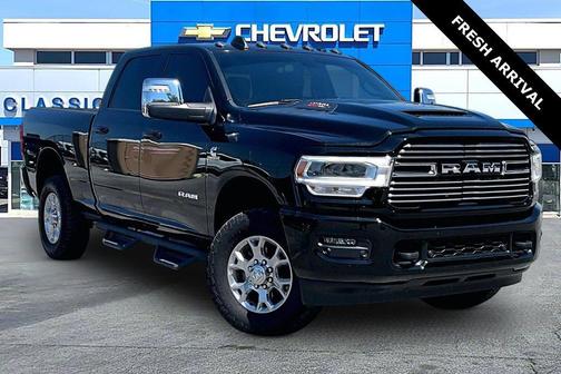Diamond Black Crystal Pearlcoat 2023 RAM 2500 Laramie Crew Cab 4x4 6'4' Box