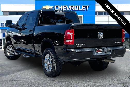 Diamond Black Crystal Pearlcoat 2023 RAM 2500 Laramie Crew Cab 4x4 6'4' Box