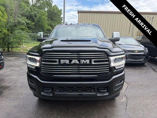 Diamond Black Crystal Pearlcoat 2023 RAM 2500 Laramie Crew Cab 4x4 6'4' Box