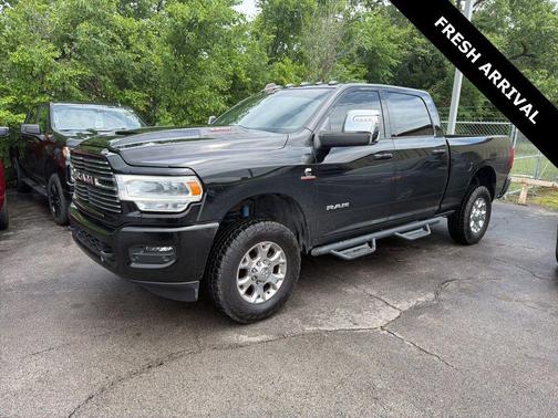 Diamond Black Crystal Pearlcoat 2023 RAM 2500 Laramie Crew Cab 4x4 6'4' Box