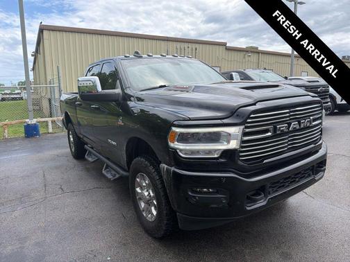 Diamond Black Crystal Pearlcoat 2023 RAM 2500 Laramie Crew Cab 4x4 6'4' Box