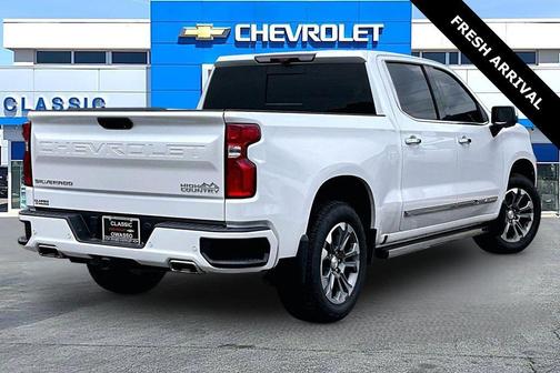 Iridescent Pearl Tricoat 2024 Chevrolet Silverado 1500 High Country