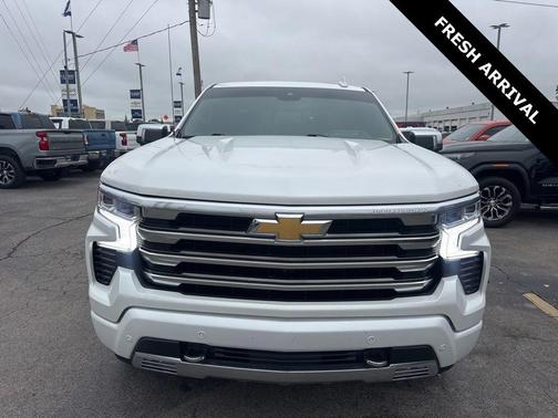 Iridescent Pearl Tricoat 2024 Chevrolet Silverado 1500 High Country
