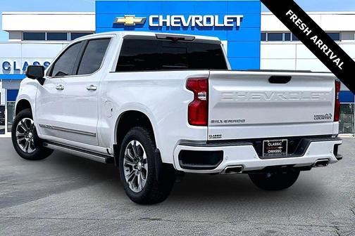 Iridescent Pearl Tricoat 2024 Chevrolet Silverado 1500 High Country