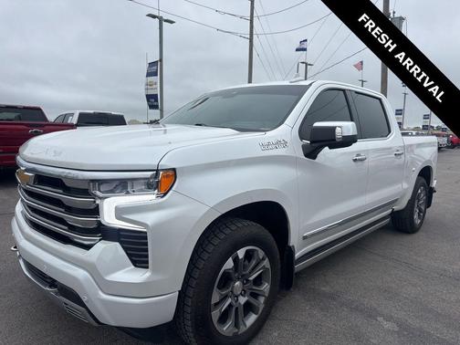 Iridescent Pearl Tricoat 2024 Chevrolet Silverado 1500 High Country