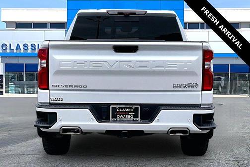 Iridescent Pearl Tricoat 2024 Chevrolet Silverado 1500 High Country