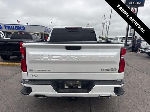 Iridescent Pearl Tricoat 2024 Chevrolet Silverado 1500 High Country