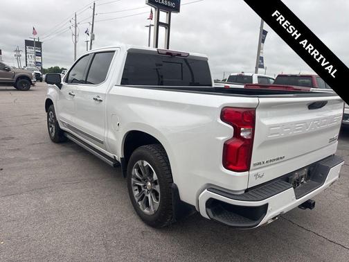 Iridescent Pearl Tricoat 2024 Chevrolet Silverado 1500 High Country
