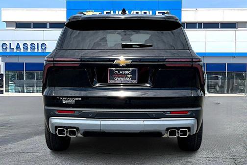 Mosaic Black Metallic 2026 Chevrolet Traverse LT