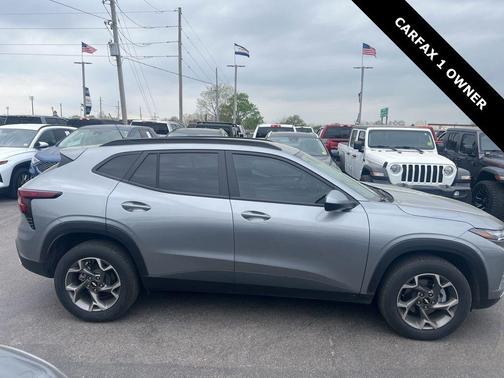 Sterling Gray Metallic 2026 Chevrolet Trax LT