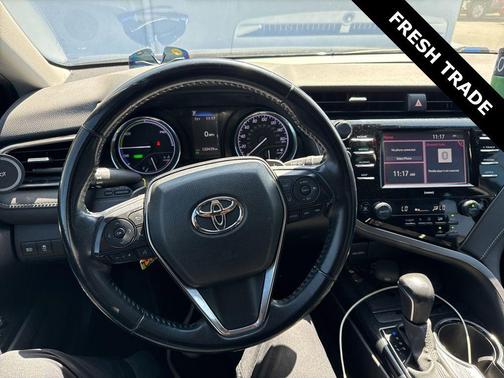 Midnight Black Metallic 2020 Toyota Camry SE