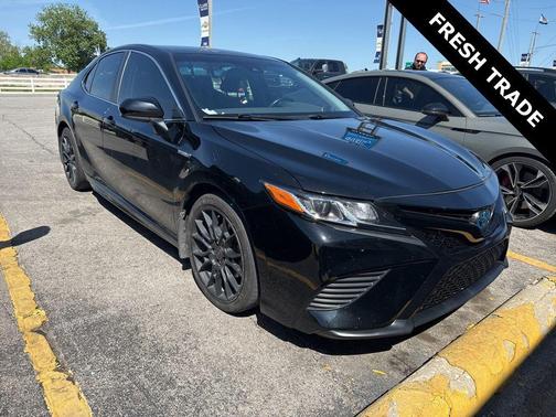 Midnight Black Metallic 2020 Toyota Camry SE