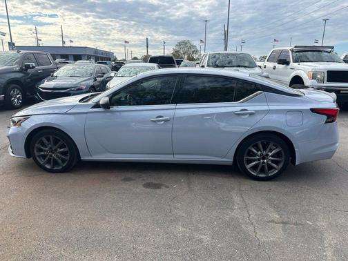 Gray Sky Pearl 2023 Nissan Altima SR FWD