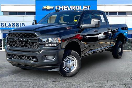 Diamond Black Crystal Pearlcoat 2023 RAM 2500 Tradesman Crew Cab 4x4 6'4' Box