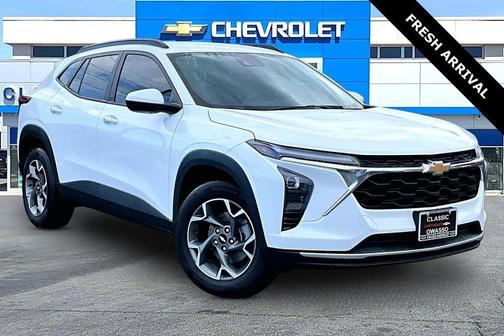 Summit White 2025 Chevrolet Trax LT