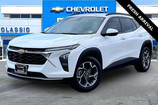 Summit White 2025 Chevrolet Trax LT