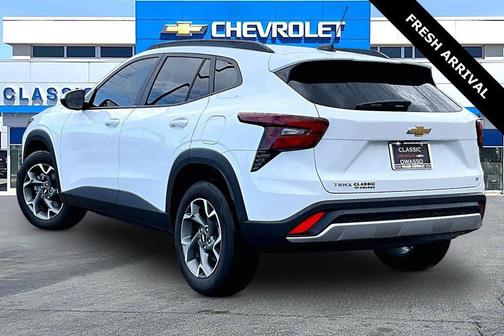 Summit White 2025 Chevrolet Trax LT