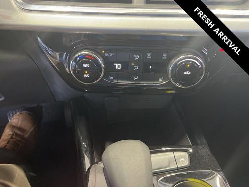 Summit White 2025 Chevrolet Trax LT