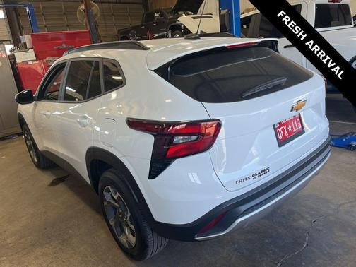 Summit White 2025 Chevrolet Trax LT
