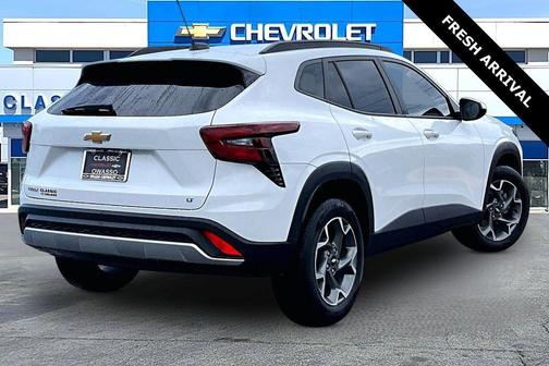 Summit White 2025 Chevrolet Trax LT