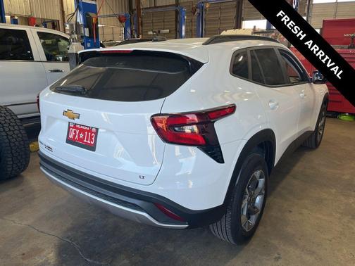 Summit White 2025 Chevrolet Trax LT