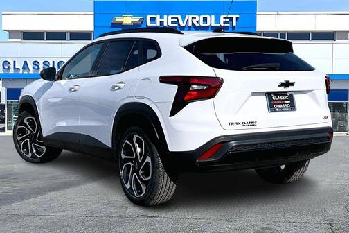 Summit White 2026 Chevrolet Trax FWD 2RS