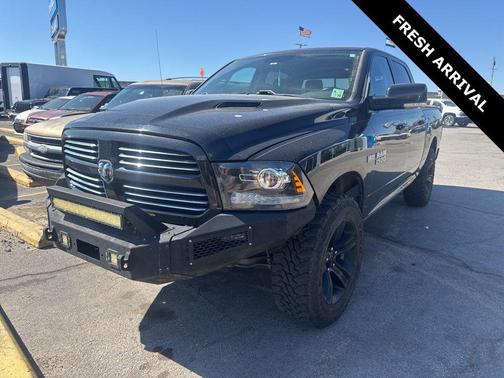 Brilliant Black Crystal Pearlcoat 2016 RAM 1500 Sport