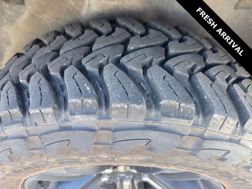 Brilliant Black Crystal Pearlcoat 2016 RAM 1500 Sport