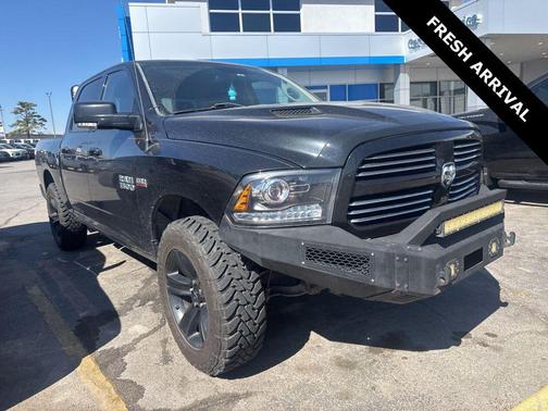 Brilliant Black Crystal Pearlcoat 2016 RAM 1500 Sport
