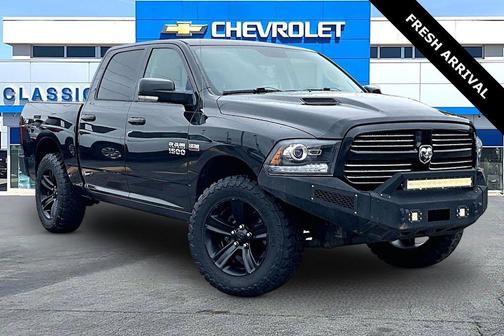 Brilliant Black Crystal Pearlcoat 2016 RAM 1500 Sport