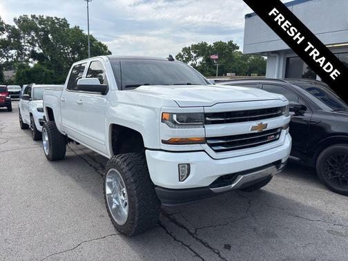 Summit White 2017 Chevrolet Silverado 1500 2LT