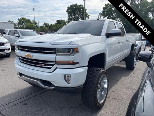 Summit White 2017 Chevrolet Silverado 1500 2LT