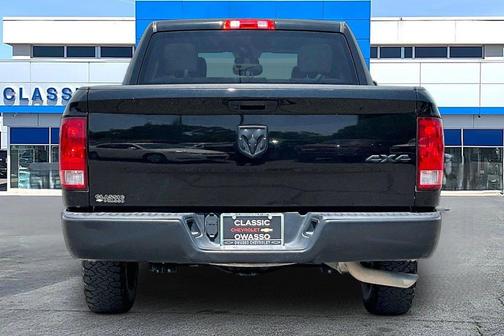 Diamond Black Crystal Pearlcoat 2022 RAM 1500 Tradesman