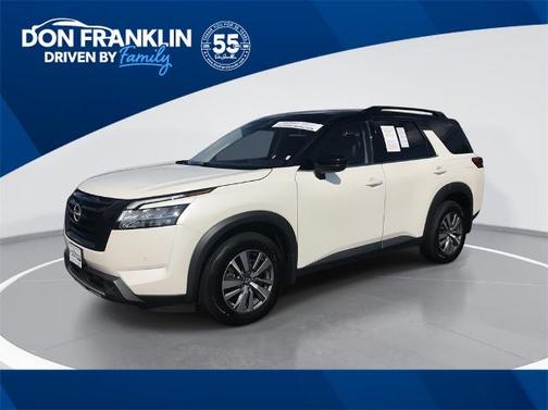 2023 Nissan Pathfinder SL
