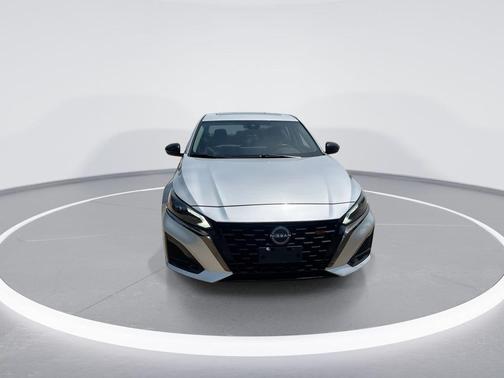 Brilliant Silver Metallic 2023 Nissan Altima 2.5 SR