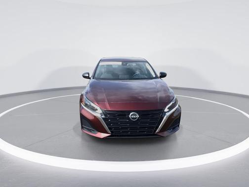 Garnet Pearl Me 2024 Nissan Altima 2.5 SV