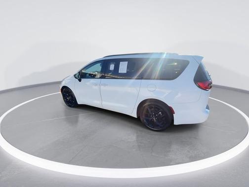 Bright White Clearcoat 2025 Chrysler Pacifica Limited