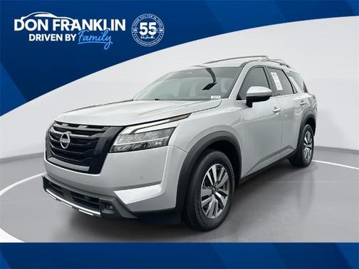 2023 Nissan Pathfinder SL