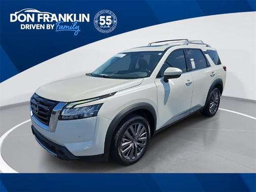 2023 Nissan Pathfinder SL