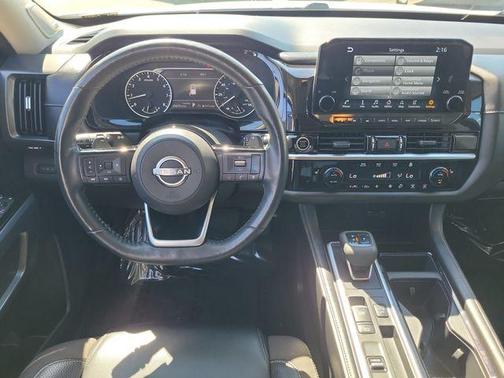 White 2022 Nissan Pathfinder SL