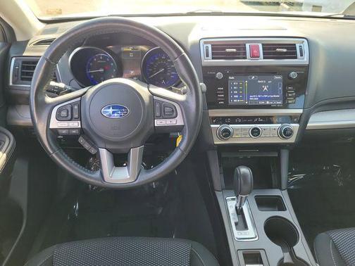 Ice Silver Metallic 2017 Subaru Outback 2.5i Premium